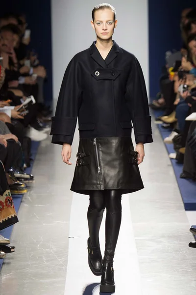 Look 10